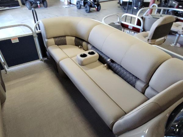 2021 Sun Tracker boat for sale, model of the boat is Party Barge 20 DLX & Image # 15 of 16