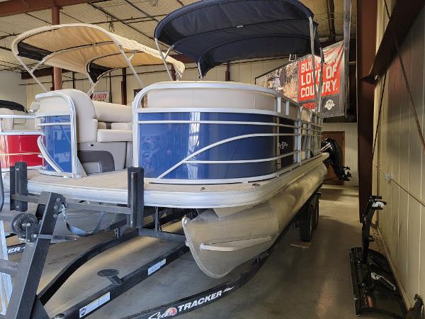 2021 Sun Tracker boat for sale, model of the boat is Party Barge 20 DLX & Image # 1 of 16
