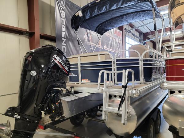 2021 Sun Tracker boat for sale, model of the boat is Party Barge 20 DLX & Image # 4 of 16