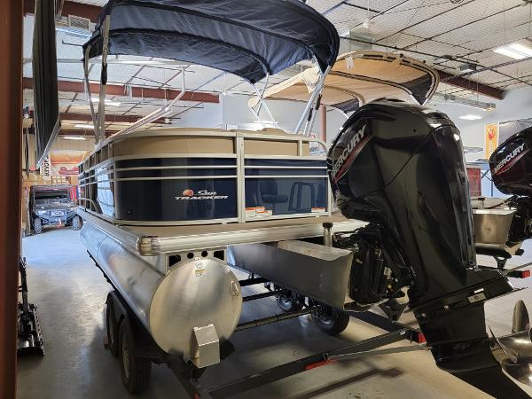 2021 Sun Tracker boat for sale, model of the boat is Party Barge 20 DLX & Image # 5 of 16