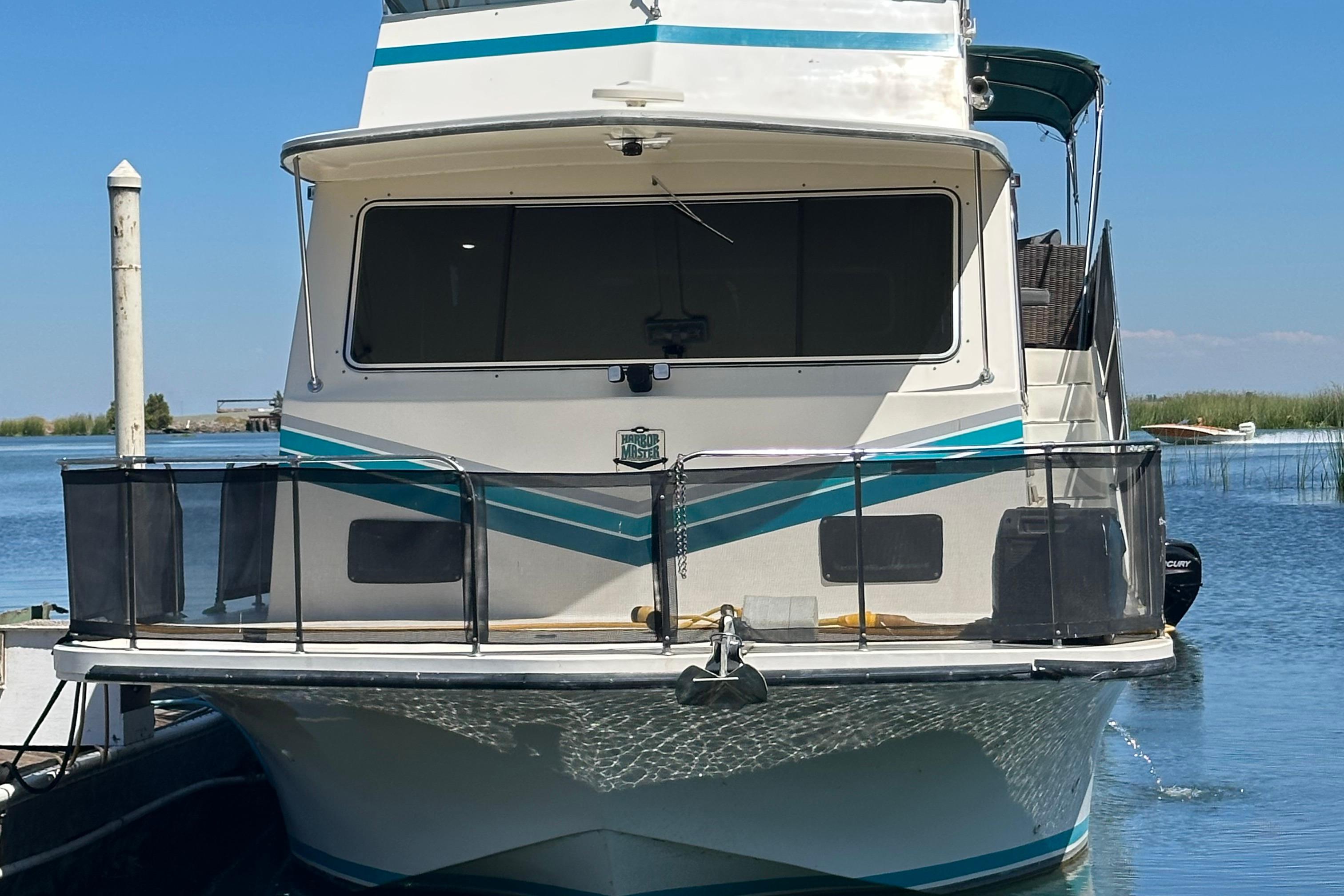 1990 52' Harbor Master 52 Houseboat - Delta Marine Sales