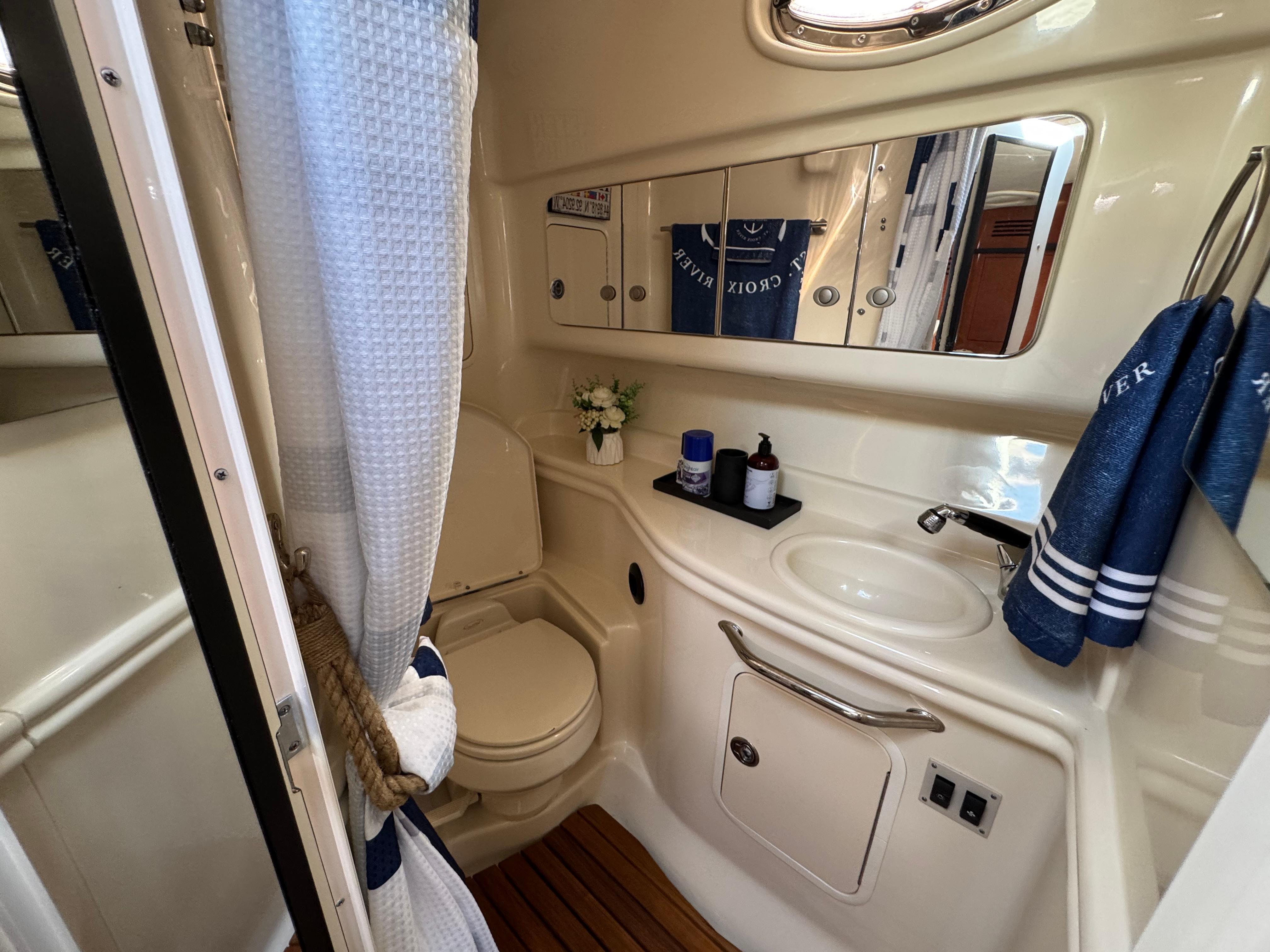 2005-sea-ray-320-sundancer-power-9782607-20250505115833245-1_XLARGE