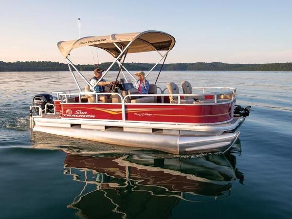2021 Sun Tracker boat for sale, model of the boat is BASS BUGGY® 18 DLX & Image # 1 of 1