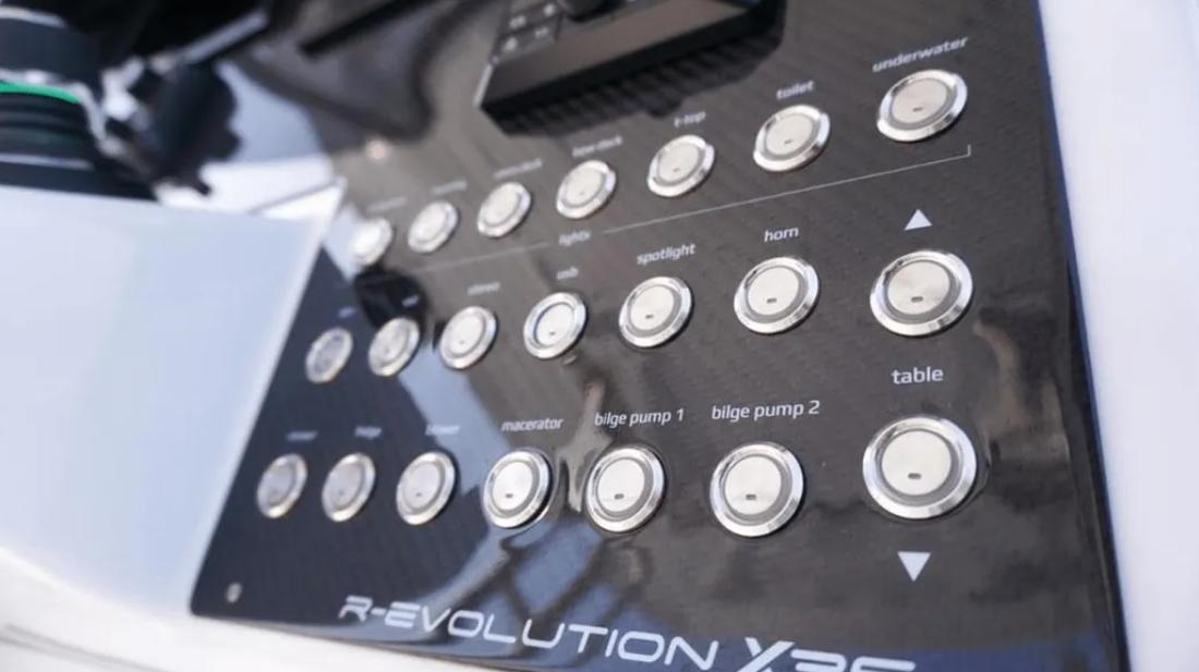 MAR.CO-R-EVOLUTION X36 2022 -FL-US-9665959 | Thumbnail