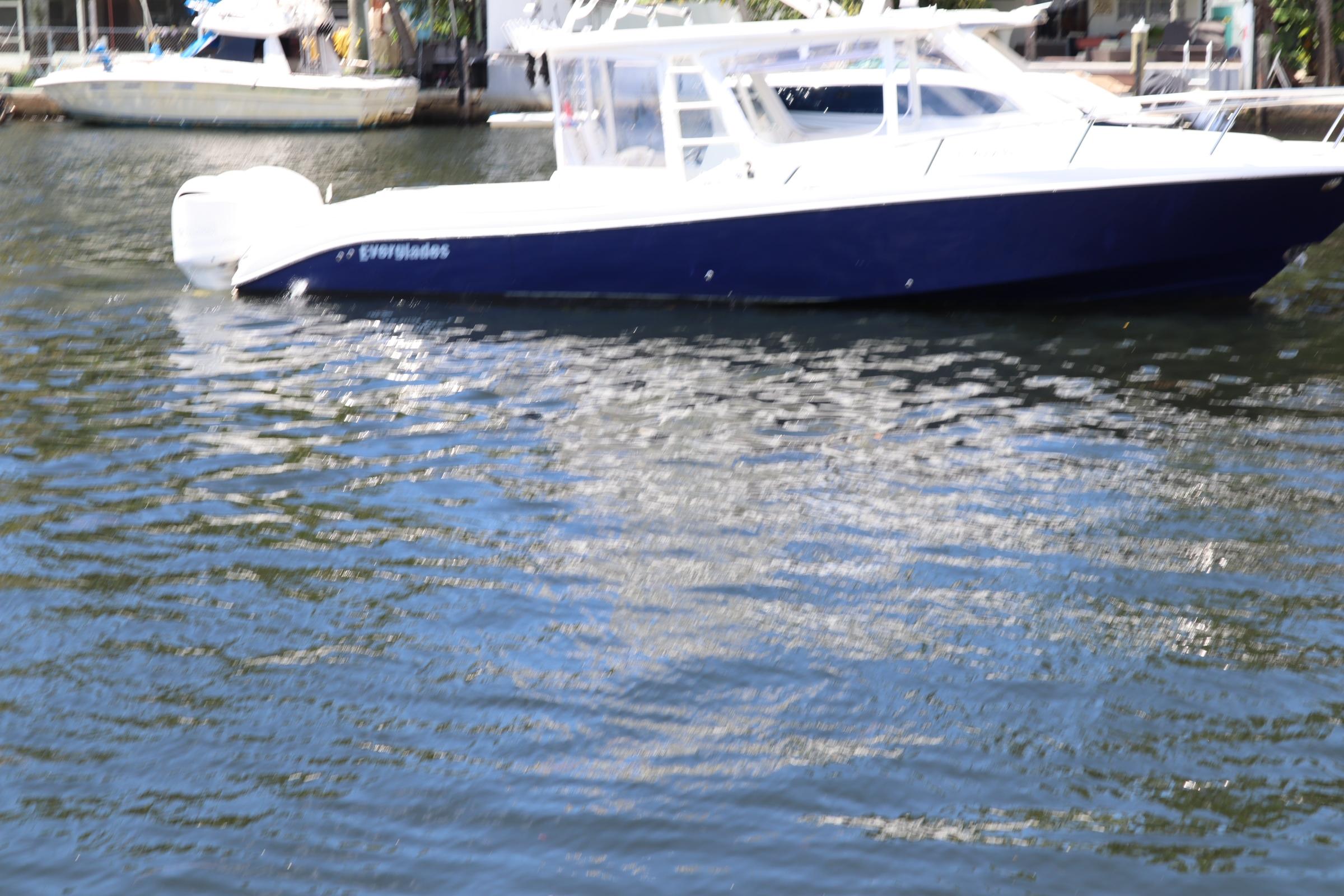 Everglades 350 LX 2008 HMY Yachts