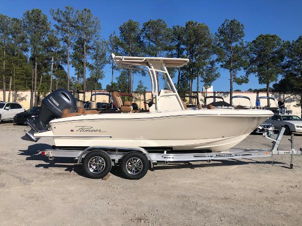 2021 Pioneer boat for sale, model of the boat is 202 Islander & Image # 4 of 28