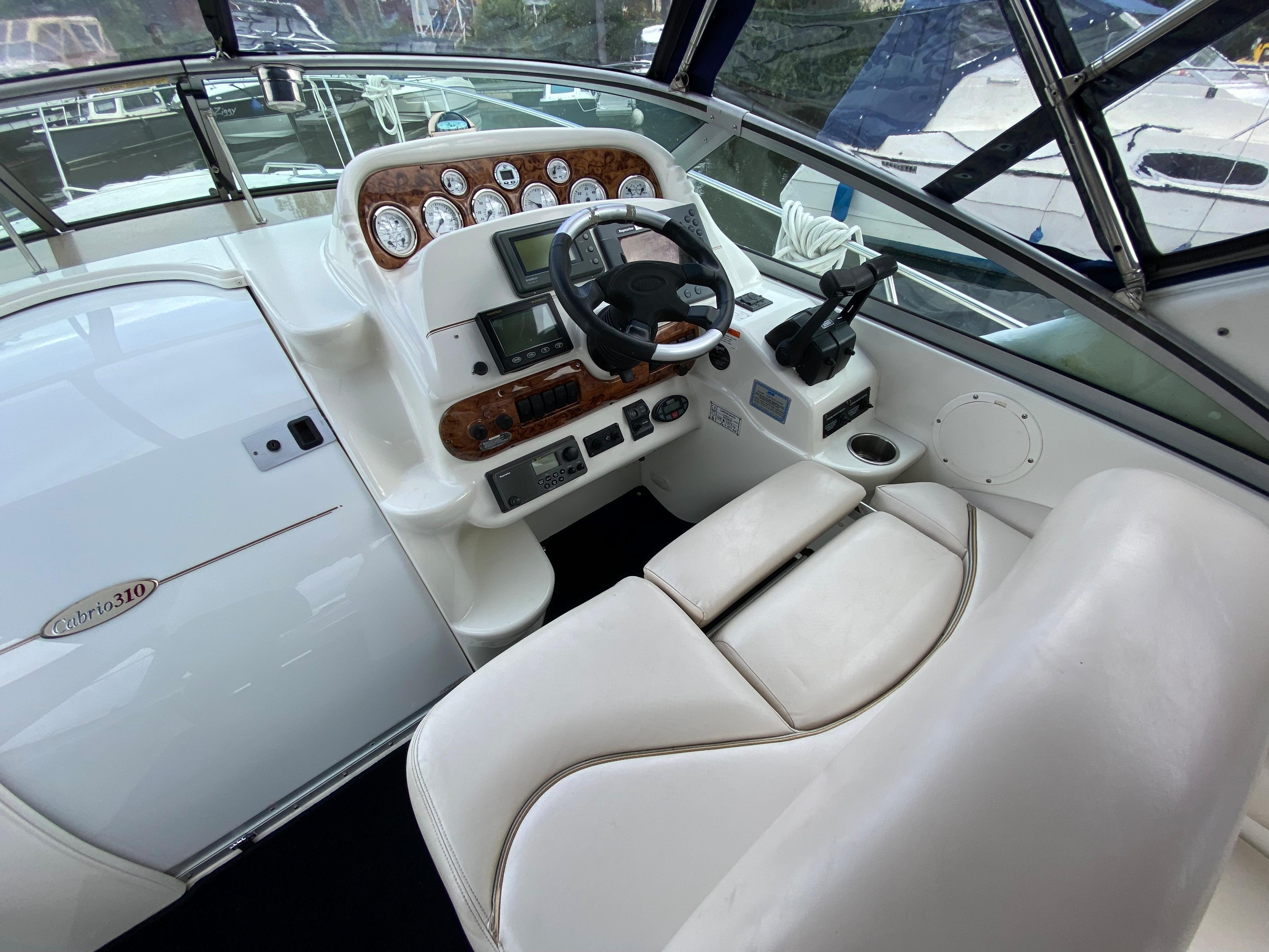 2005 Larson 310 CABRIO