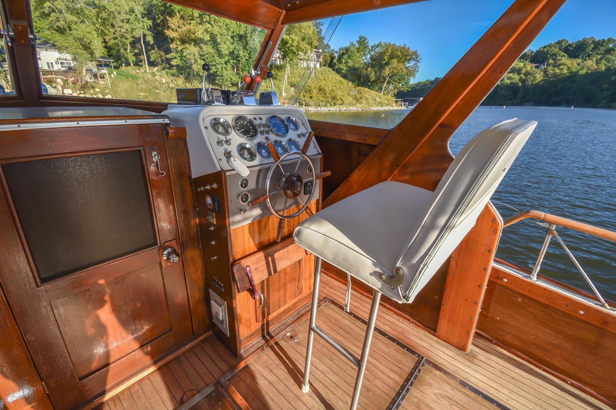 chris craft mini yacht