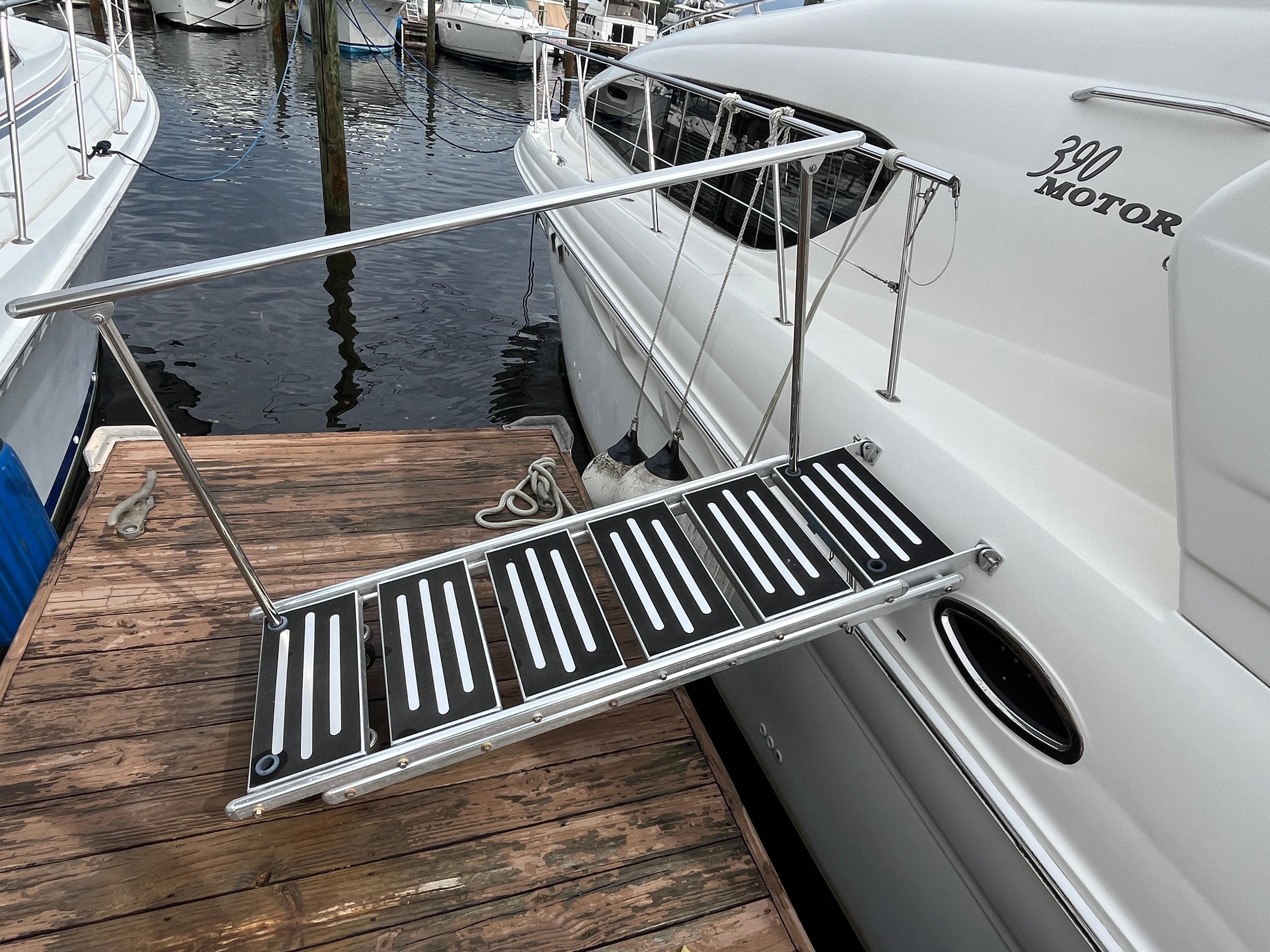 2004-sea-ray-390-motor-yacht-power-9752711-20250409143947197-1_XLARGE