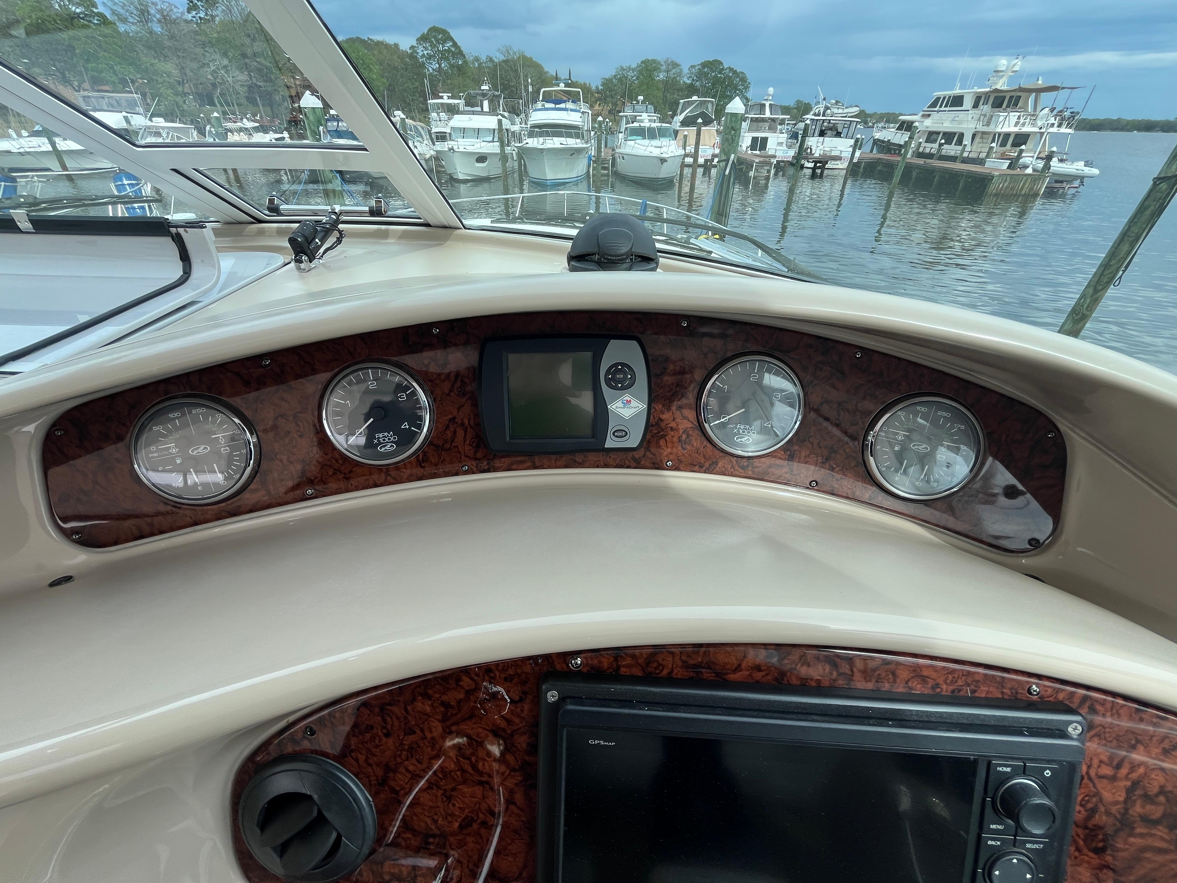 2004-sea-ray-390-motor-yacht-power-9752711-20250409144029241-1_XLARGE