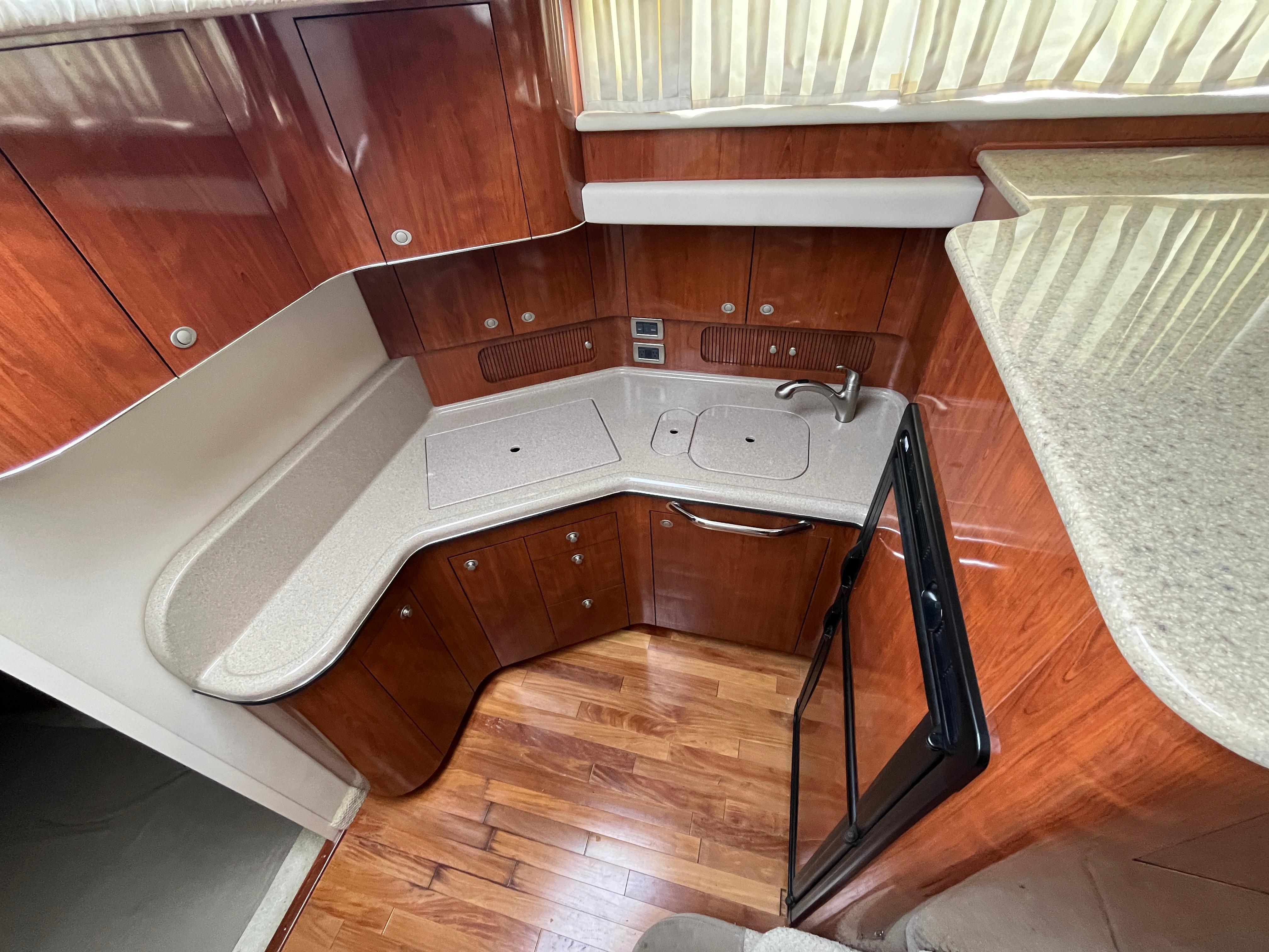 2004-sea-ray-390-motor-yacht-power-9752711-20250409144109822-1_XLARGE