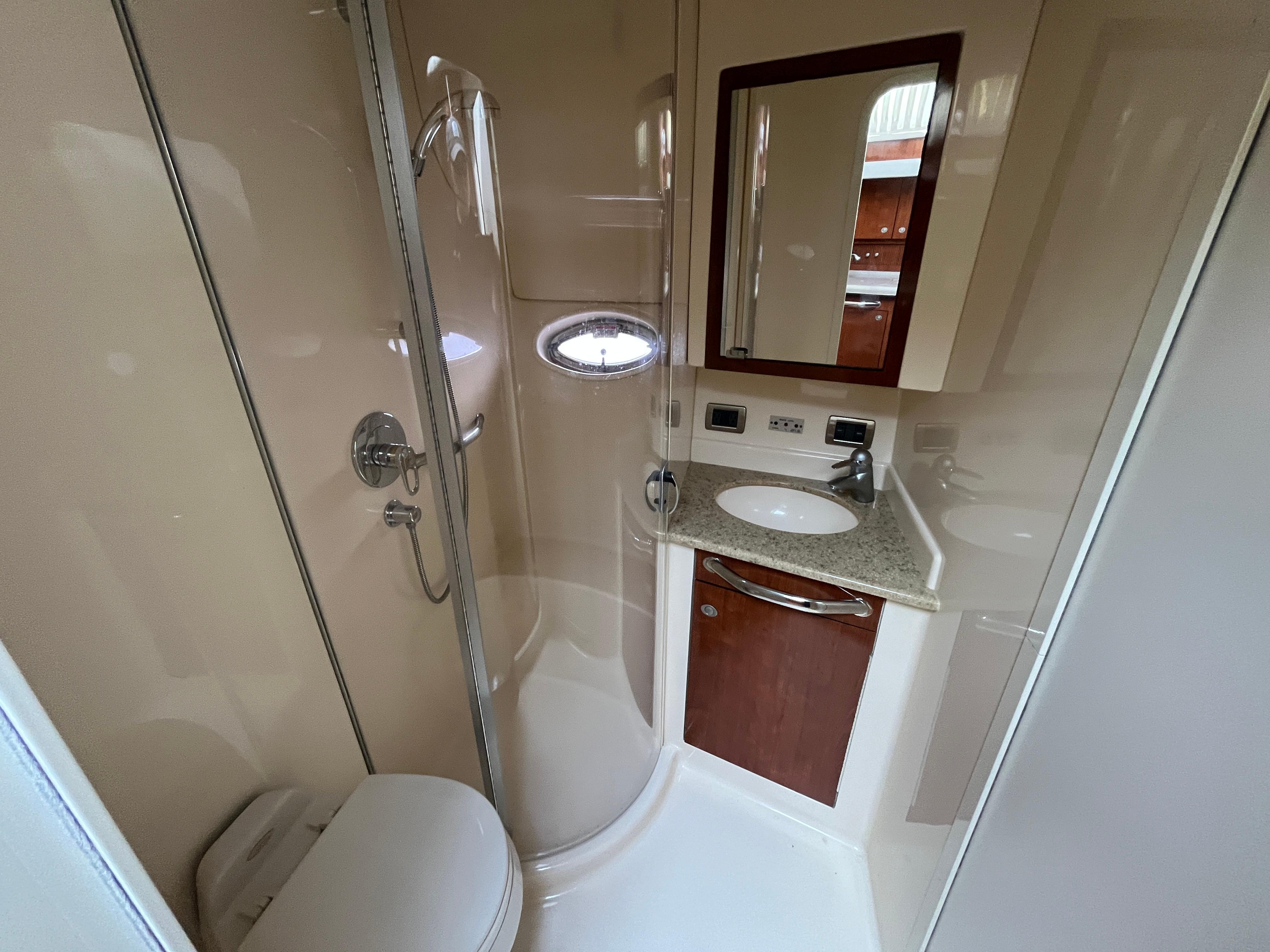 2004-sea-ray-390-motor-yacht-power-9752711-20250409144117674-1_XLARGE