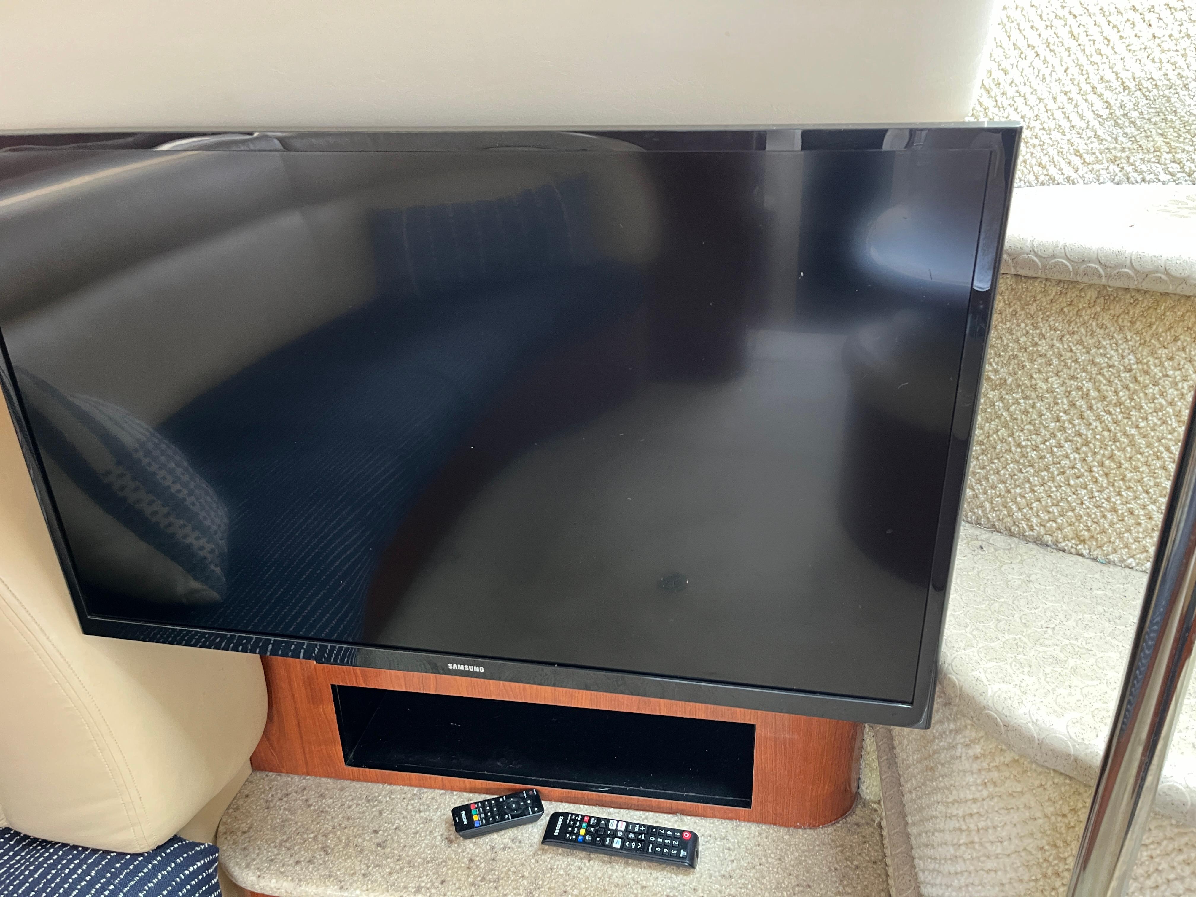 2004-sea-ray-390-motor-yacht-power-9752711-20250409144200250-1_XLARGE