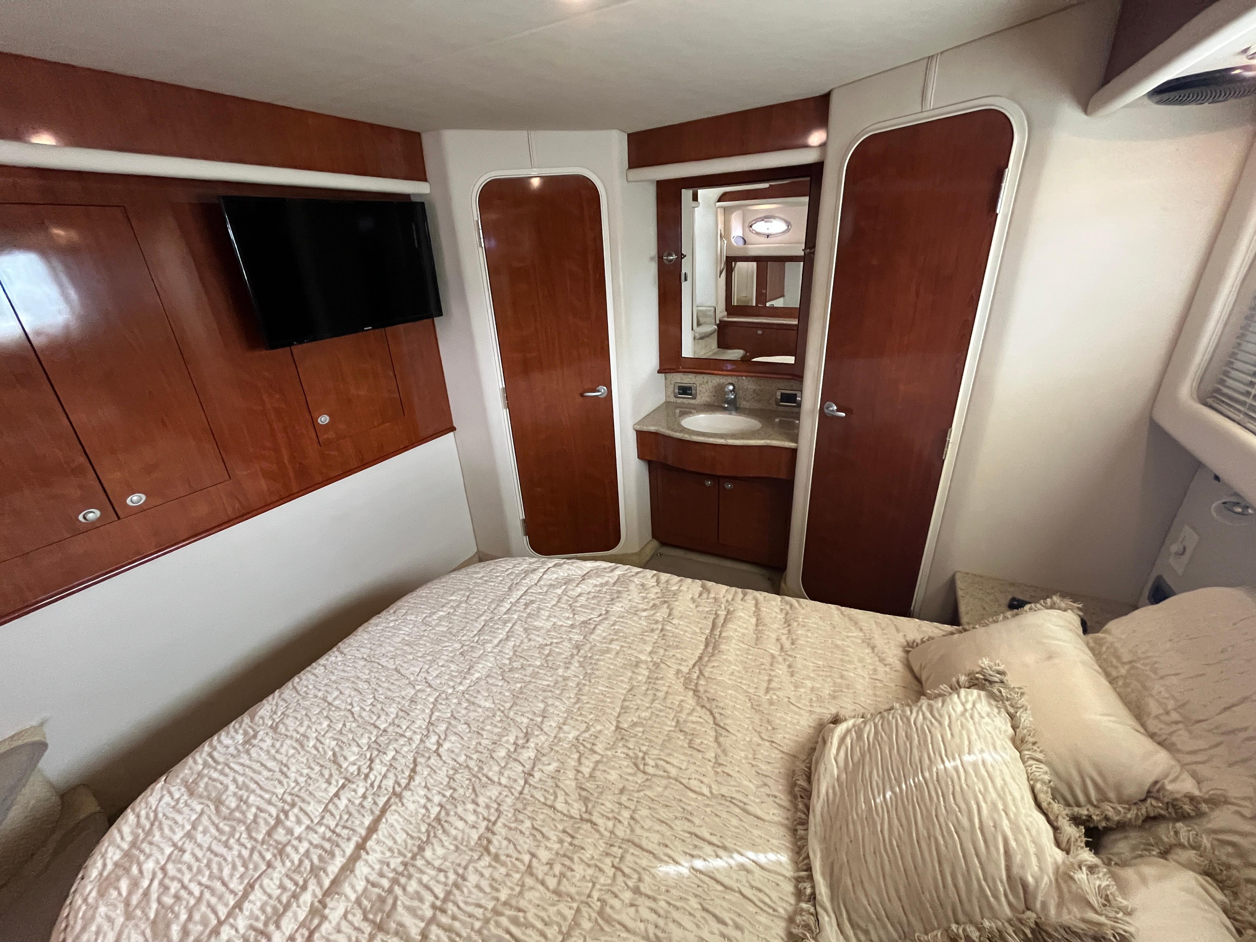 2004-sea-ray-390-motor-yacht-power-9752711-20250409144208322-1_XLARGE