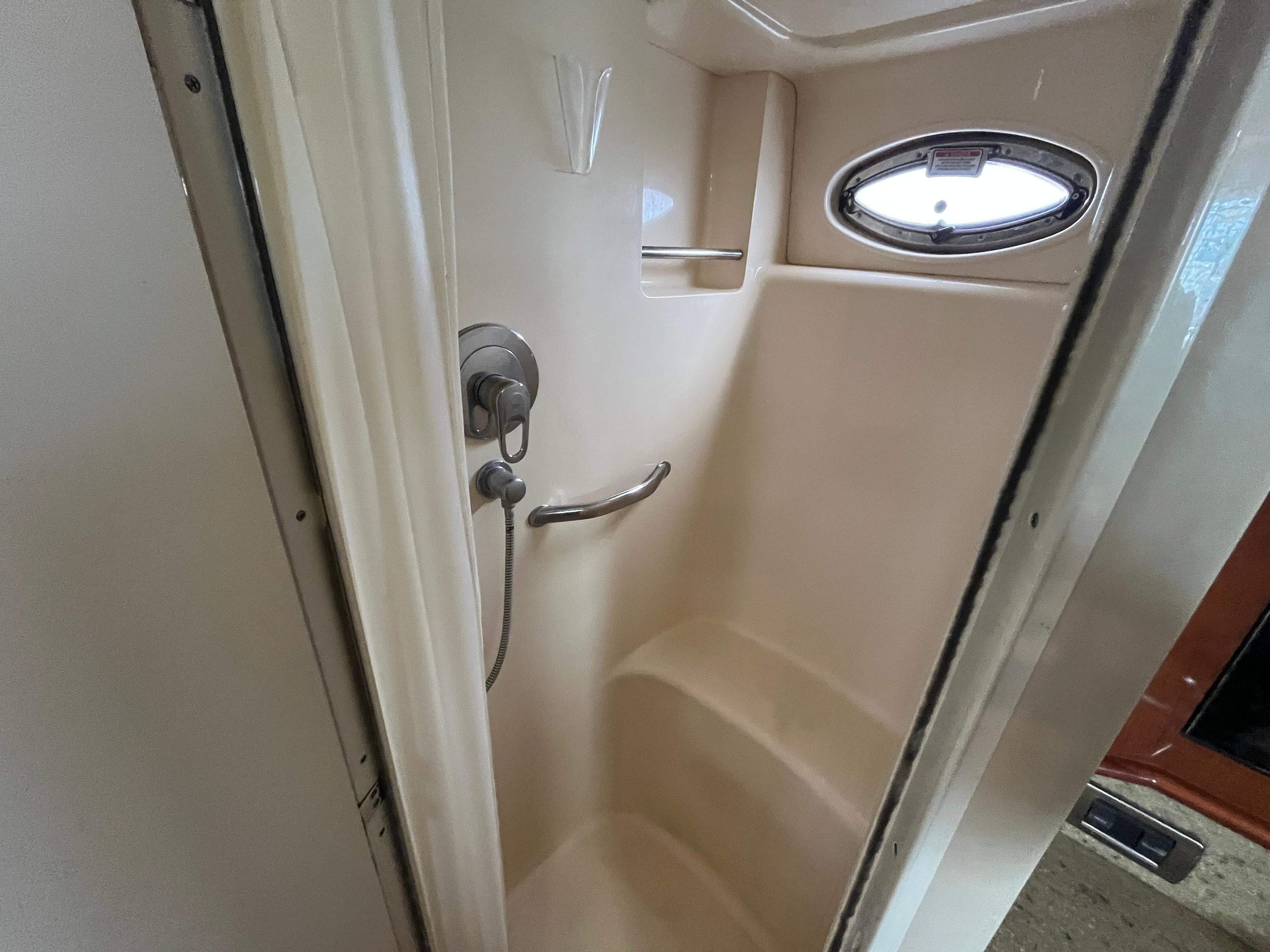 2004-sea-ray-390-motor-yacht-power-9752711-20250409144212272-1_XLARGE