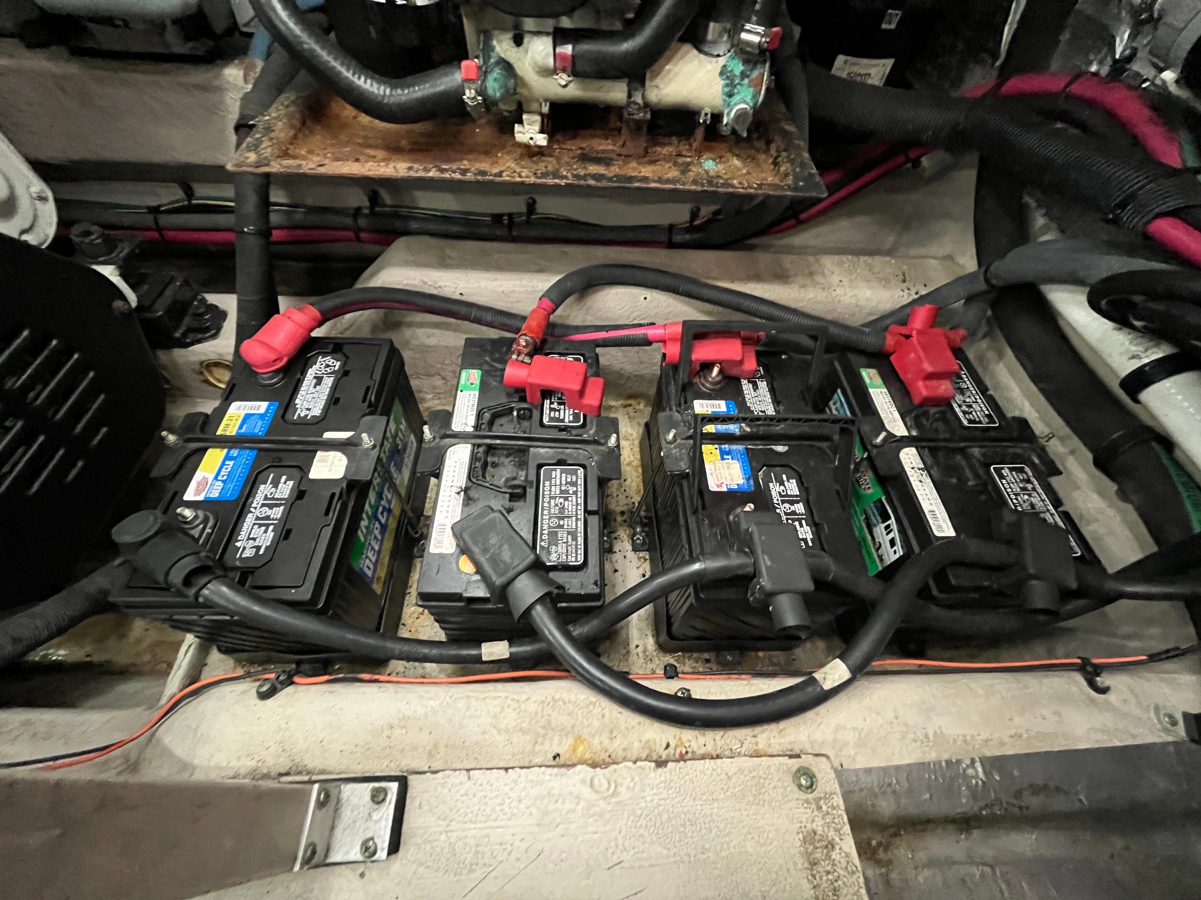 2004-sea-ray-390-motor-yacht-power-9752711-20250409144253094-1_XLARGE