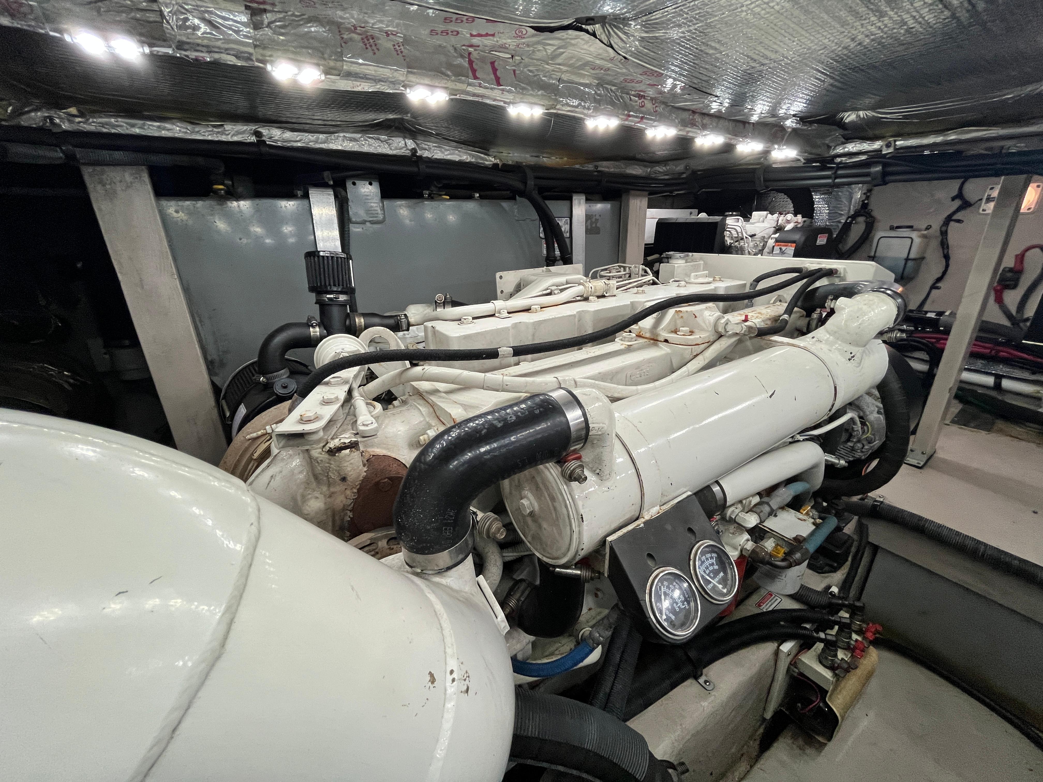 2004-sea-ray-390-motor-yacht-power-9752711-20250409144320639-1_XLARGE