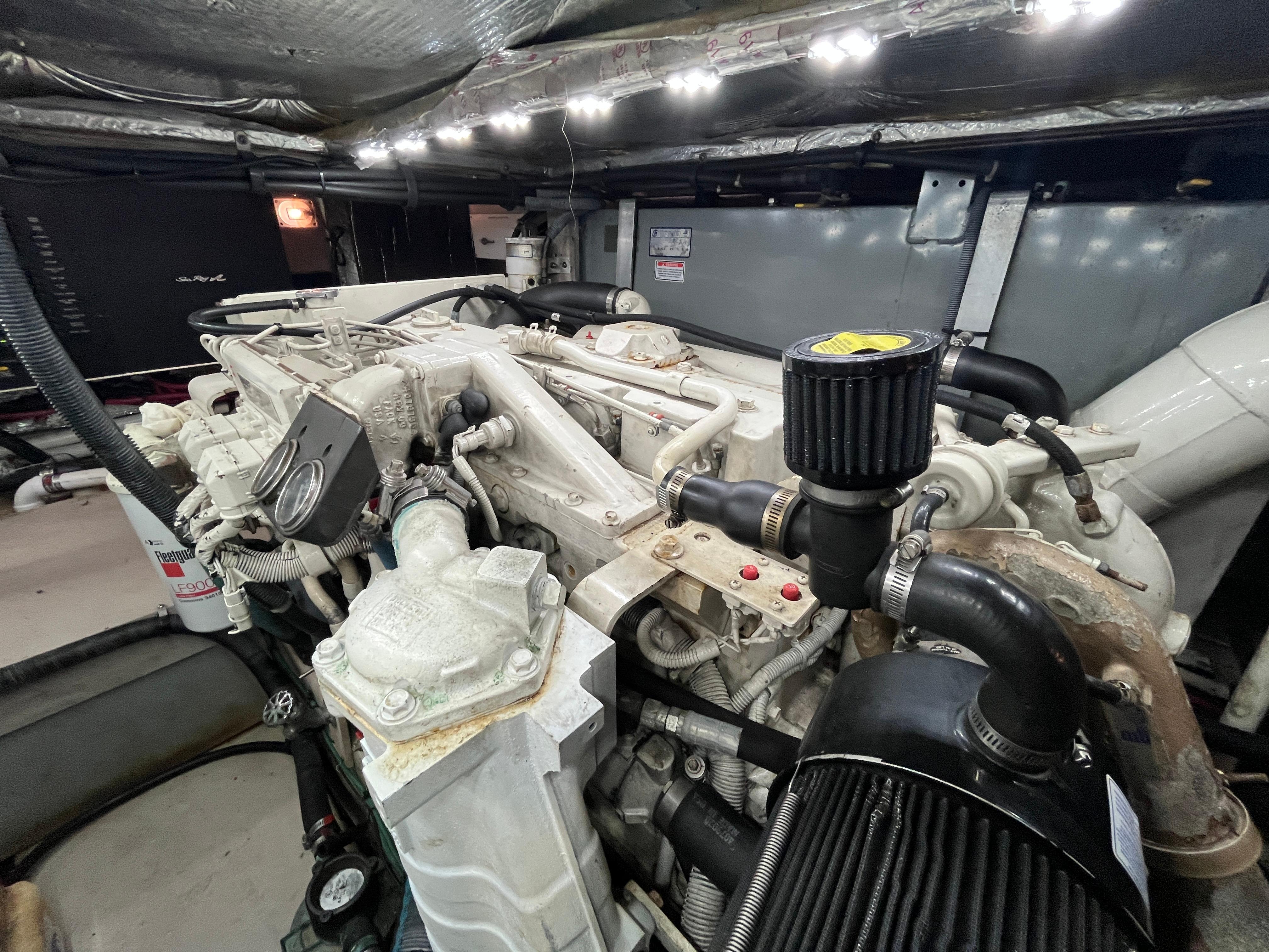 2004-sea-ray-390-motor-yacht-power-9752711-20250409144325556-1_XLARGE