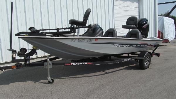 2021 Tracker Boats boat for sale, model of the boat is Pro Team 175 TXW Tournament Edition & Image # 2 of 7