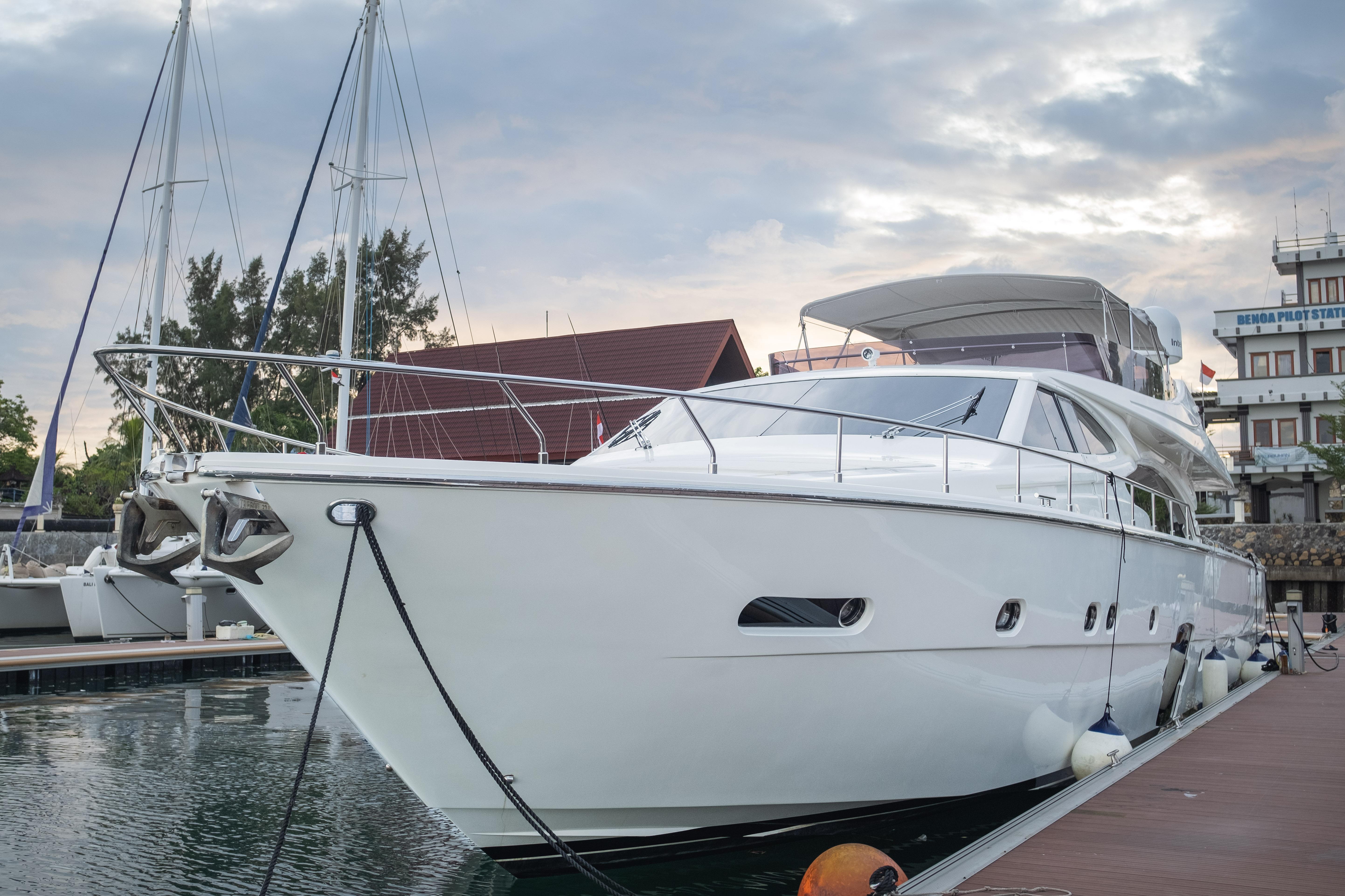 2009 Ferretti Yachts 780