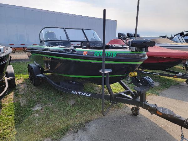 2019 Nitro boat for sale, model of the boat is ZV19 Sport & Image # 3 of 18