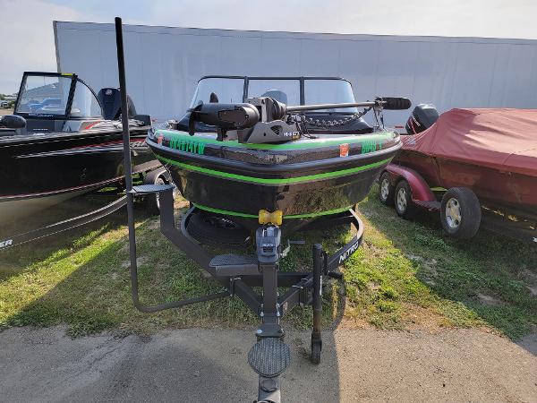 2019 Nitro boat for sale, model of the boat is ZV19 Sport & Image # 2 of 18