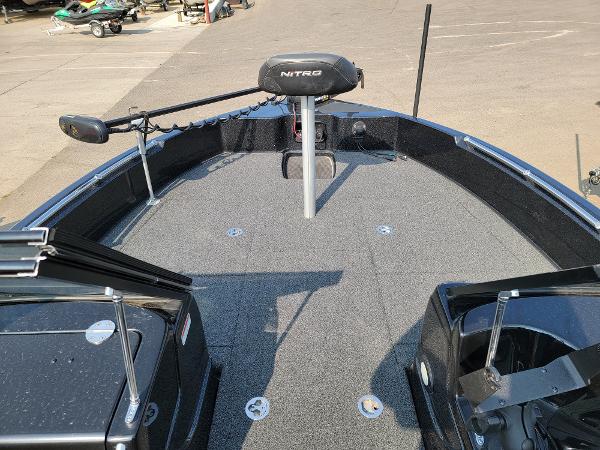 2019 Nitro boat for sale, model of the boat is ZV19 Sport & Image # 13 of 18
