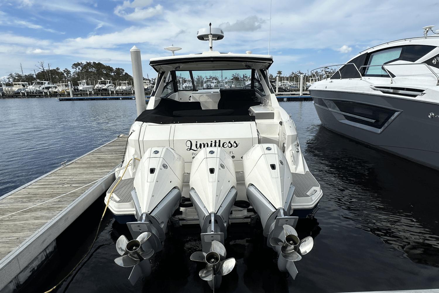 2023 Sea Ray 32 sundancer