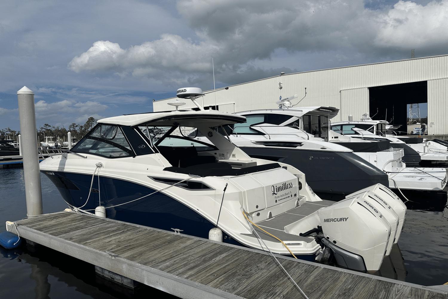 2023 Sea Ray 32 sundancer