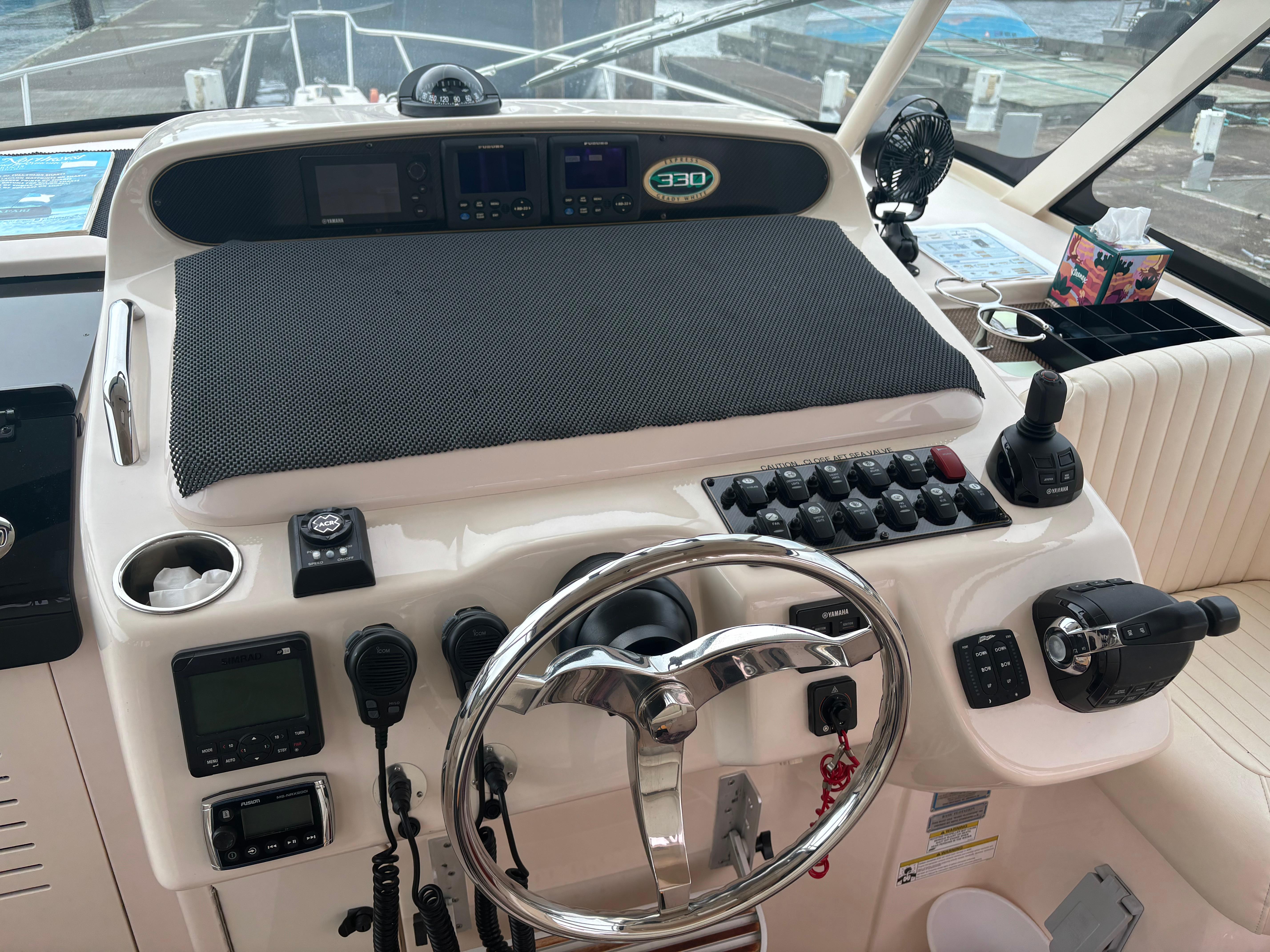 2014-grady-white-express-330-power-9682703-20250304100642804-1_XLARGE