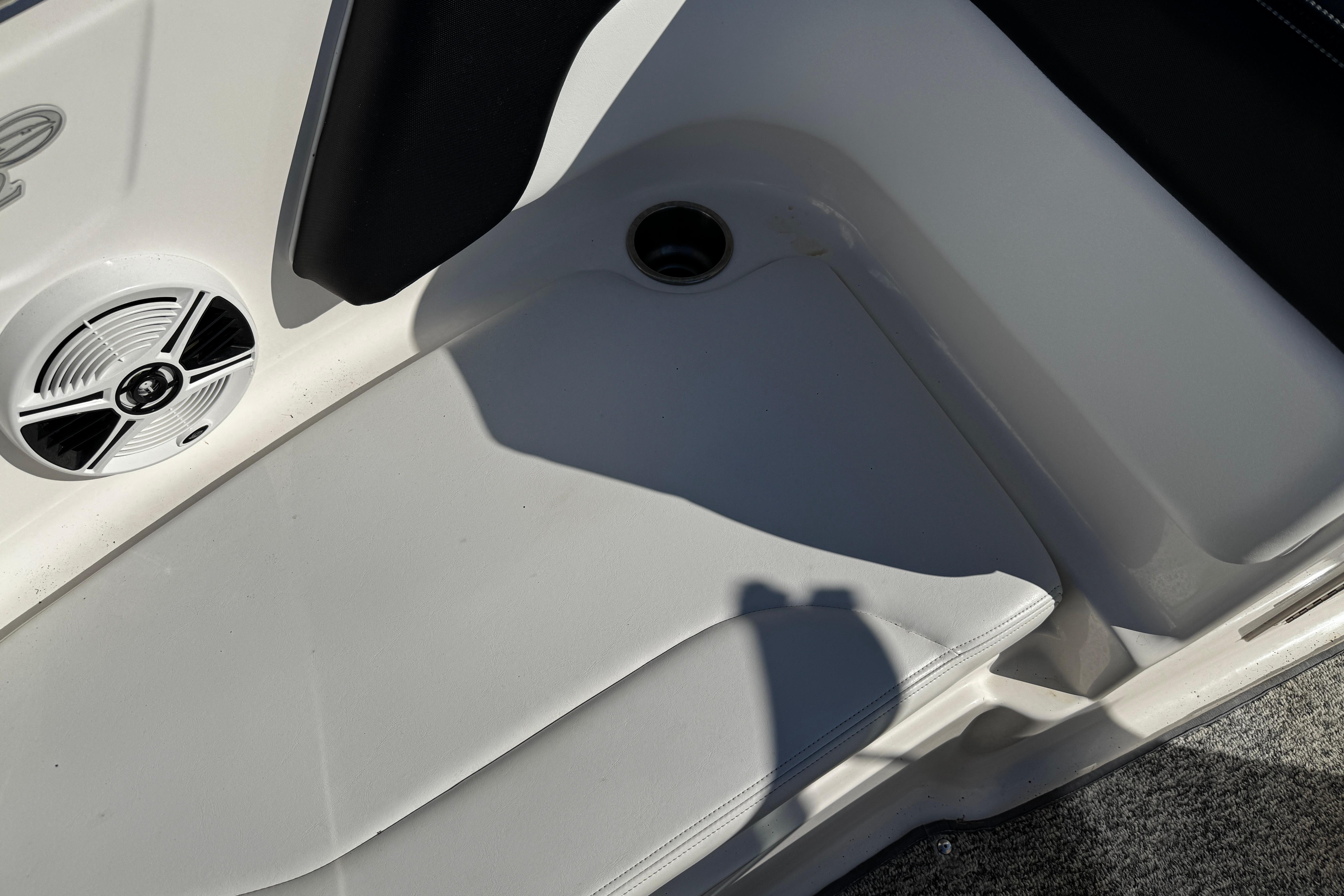 2016-chaparral-21-h2o-sport-power-10012703-20251113120747363-2