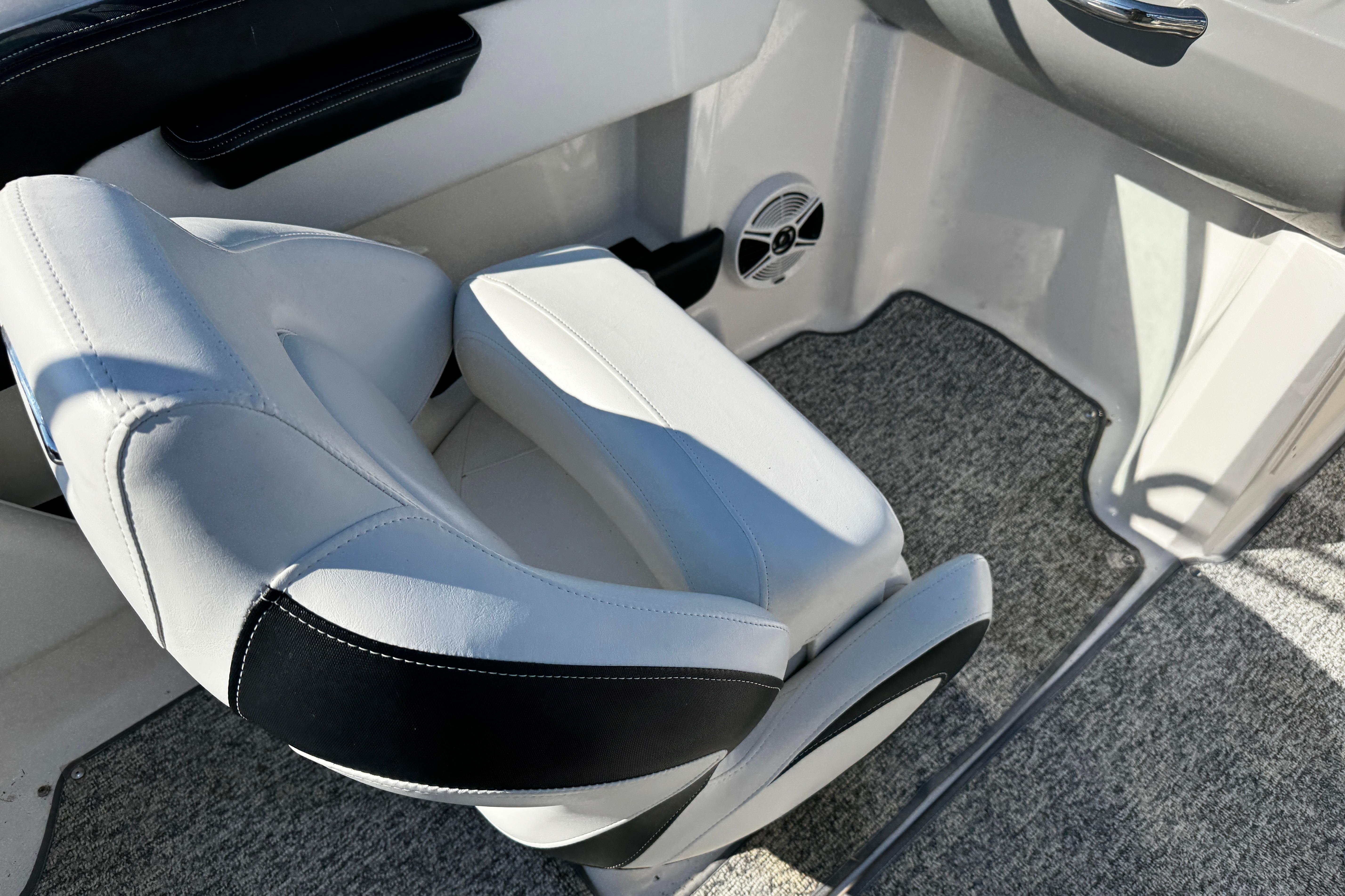 2016-chaparral-21-h2o-sport-power-10012703-20251113120836916-4