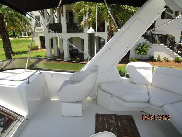 53' Navigator flybridge starboard