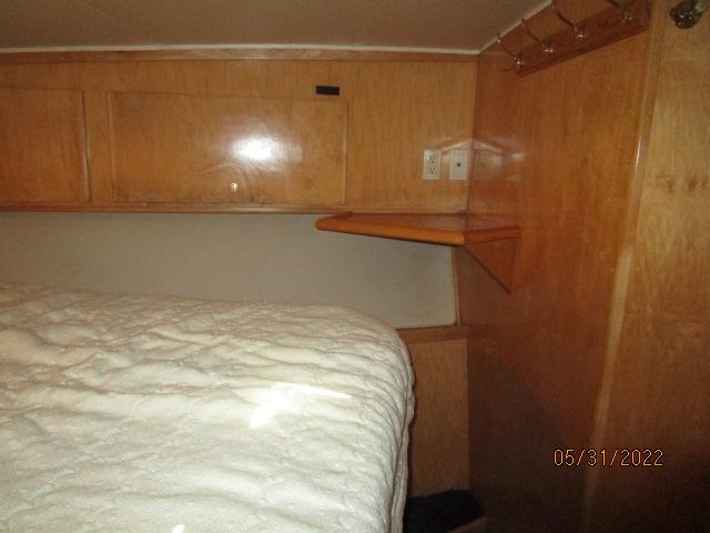 53' Navigator forward guest stateroom starboard