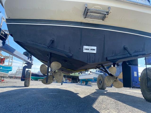 53' Navigator hull bottom aft