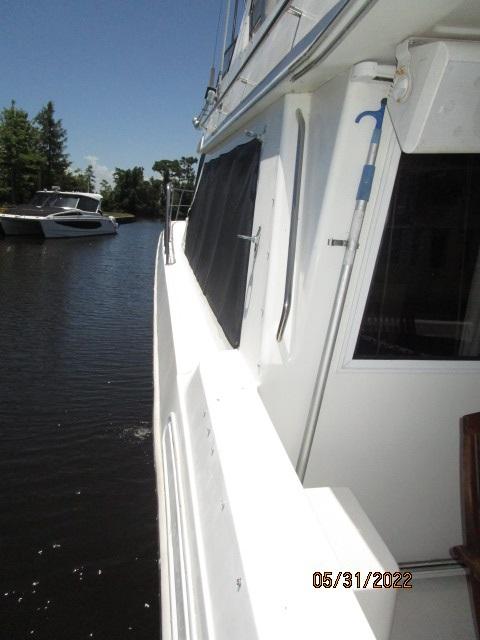 53' Navigator port side deck2