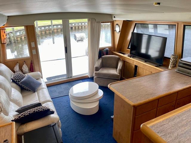 53' Navigator salon aft
