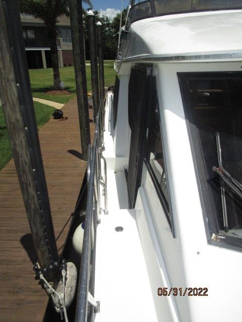 53' Navigator starboard side deck1