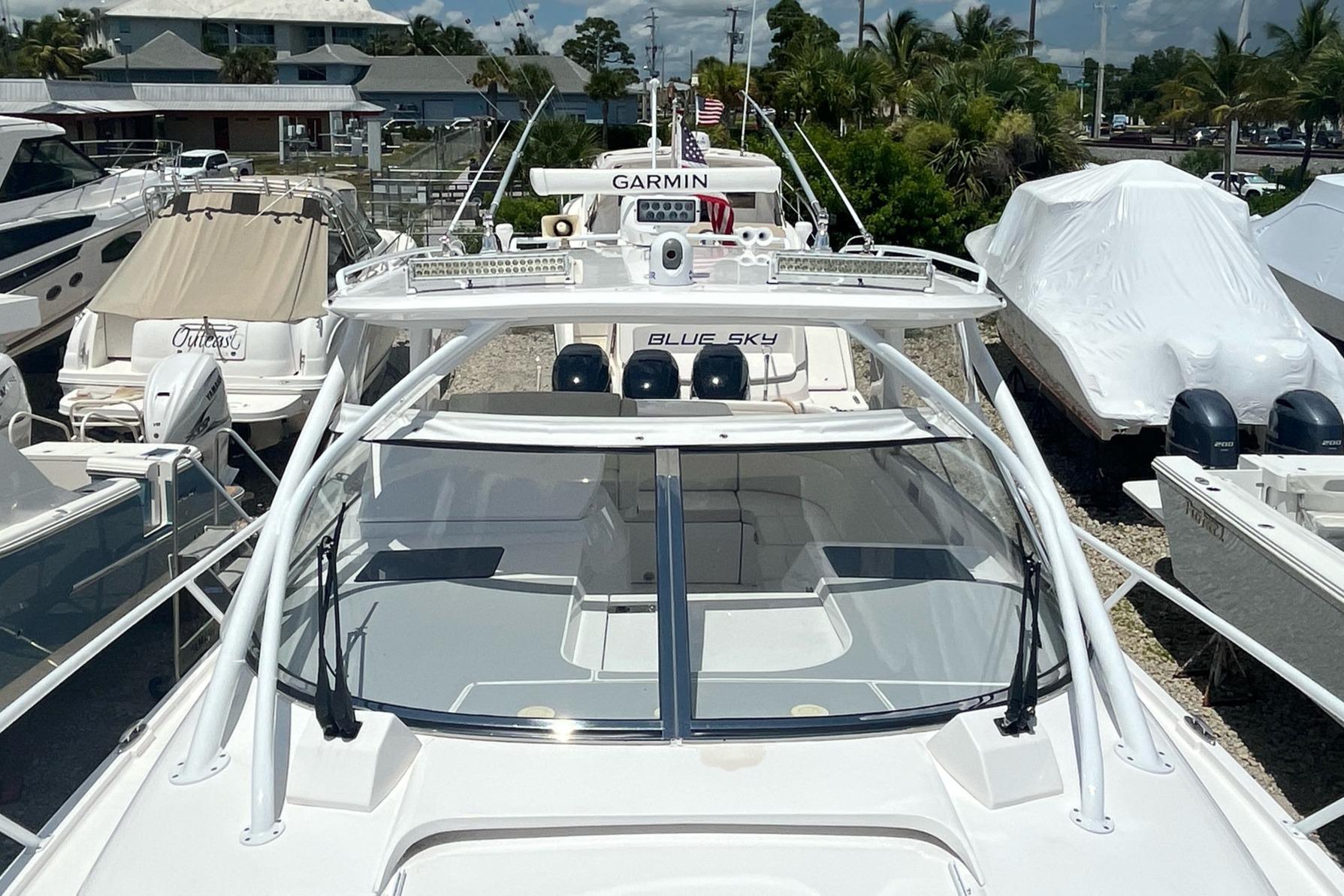 2018 Intrepid 43 Sport Yacht