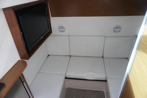 32' Cruisers Yachts, Listing Number 100915469, - Photo No. 6