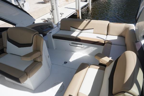 32' Cruisers Yachts, Listing Number 100915469, - Photo No. 11