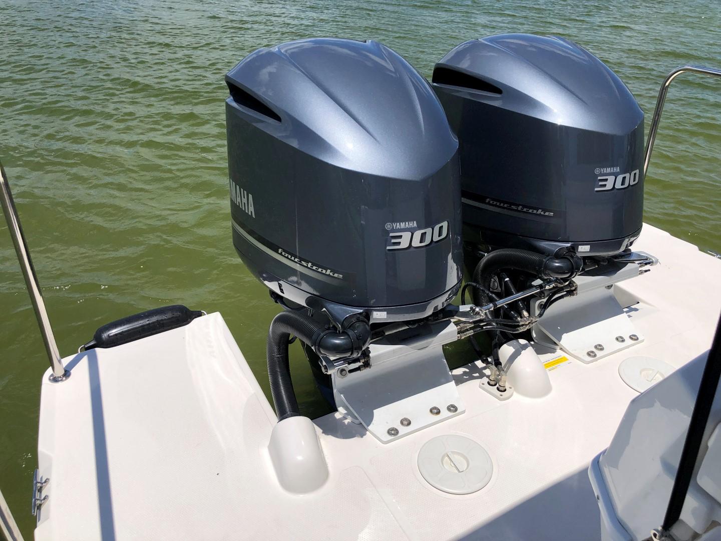 Cutwater-C-32 CB 2025-C32 CB 2025 FL-US-Twin Yamaha 300 engines on a 2025 Cutwater C-32 CB boat in water.-9832181 | Thumbnail