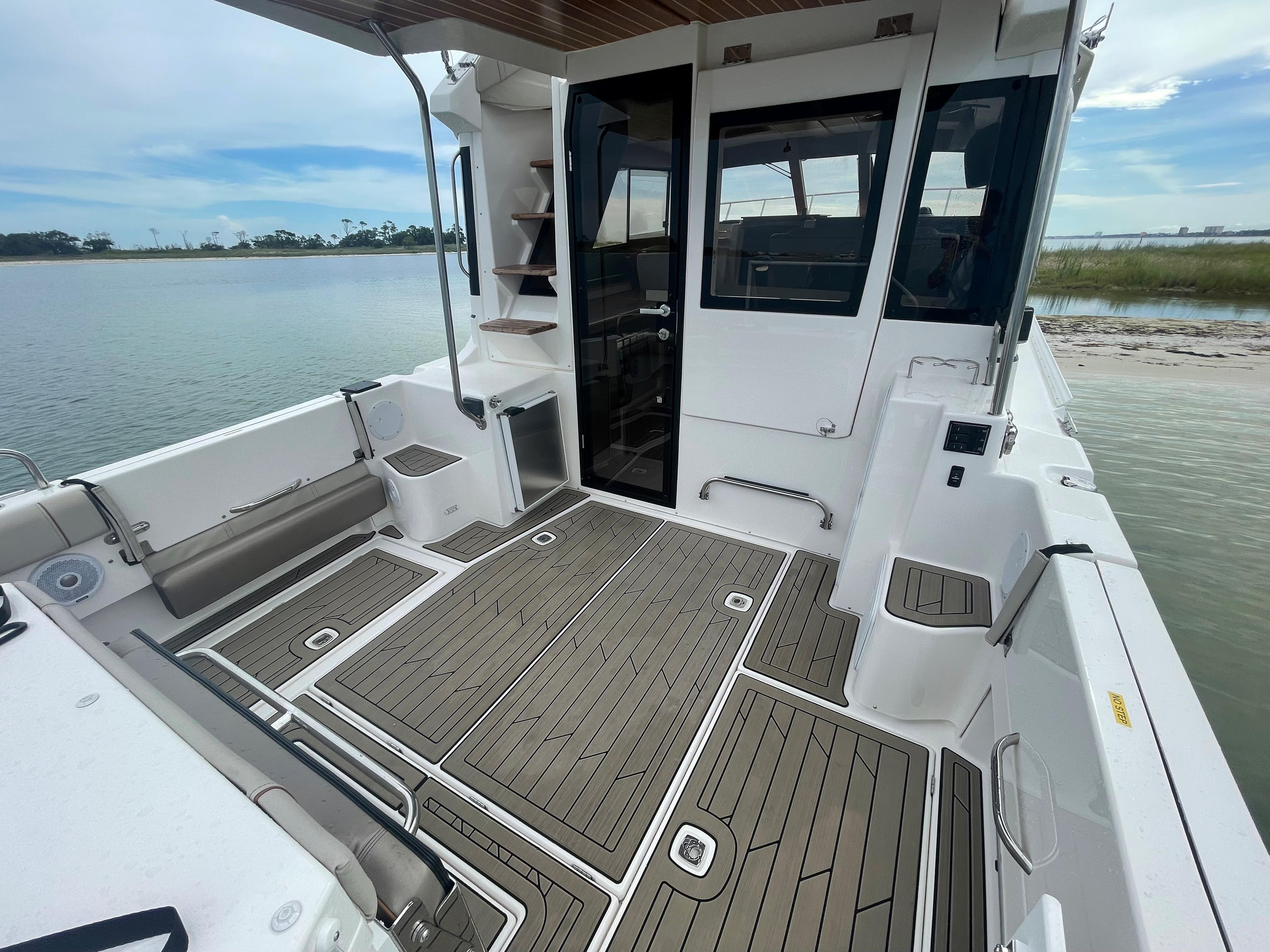 Cutwater-C-32 CB 2025-C32 CB 2025 FL-US-2025 Cutwater C-32 CB boat deck with sleek design and spacious layout.-9832181 | Thumbnail