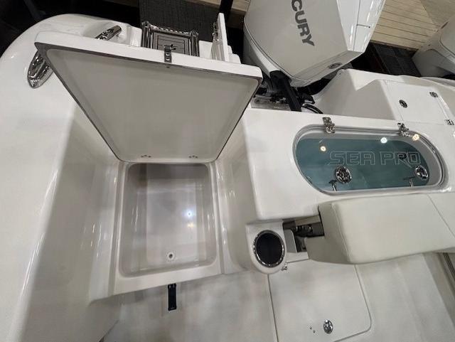 2025 Sea Pro 242 Center Console Gallery