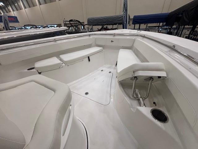 2025 Sea Pro 242 Center Console Gallery