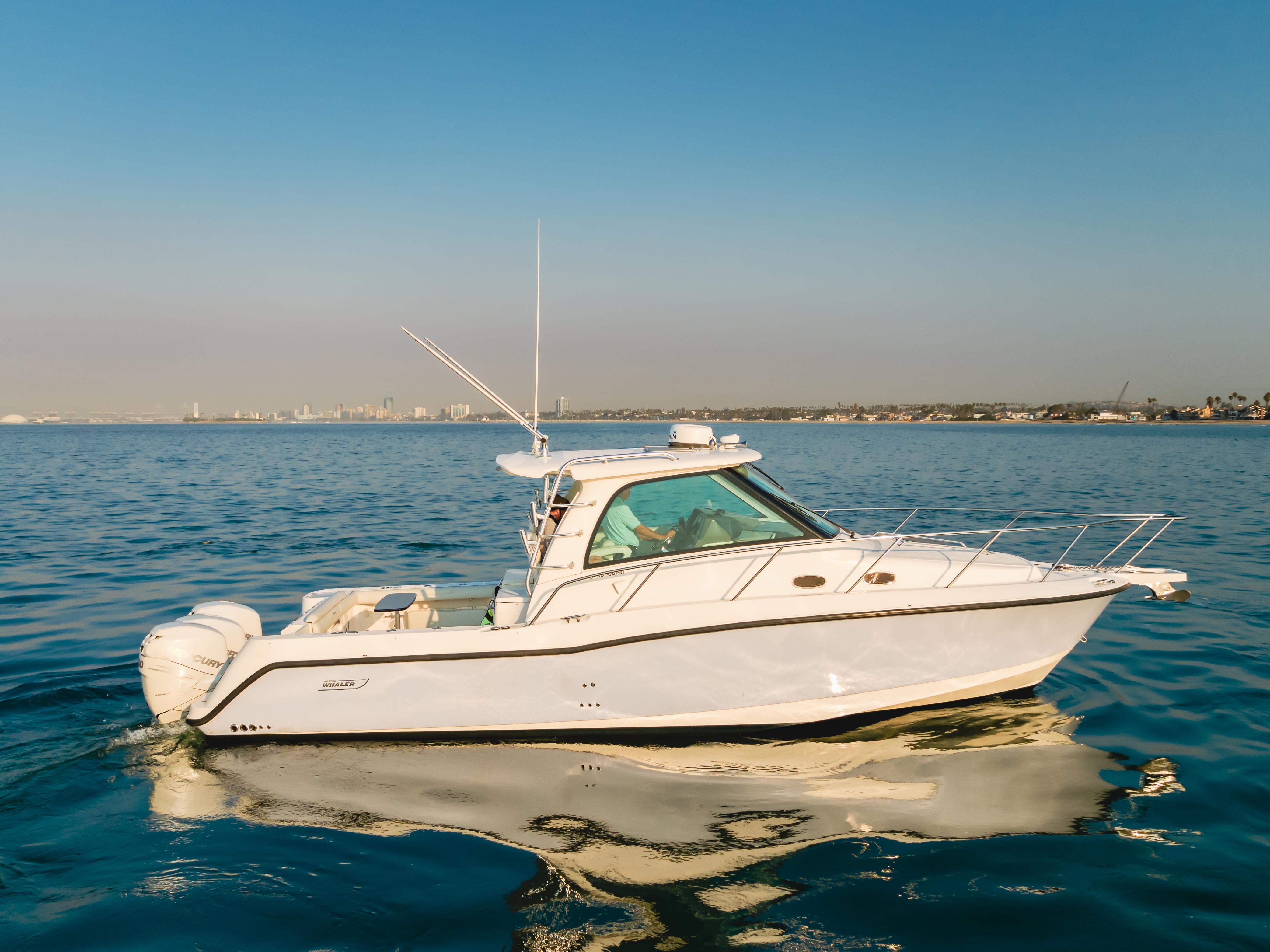 34' 2009 Boston Whaler GIDDY UP