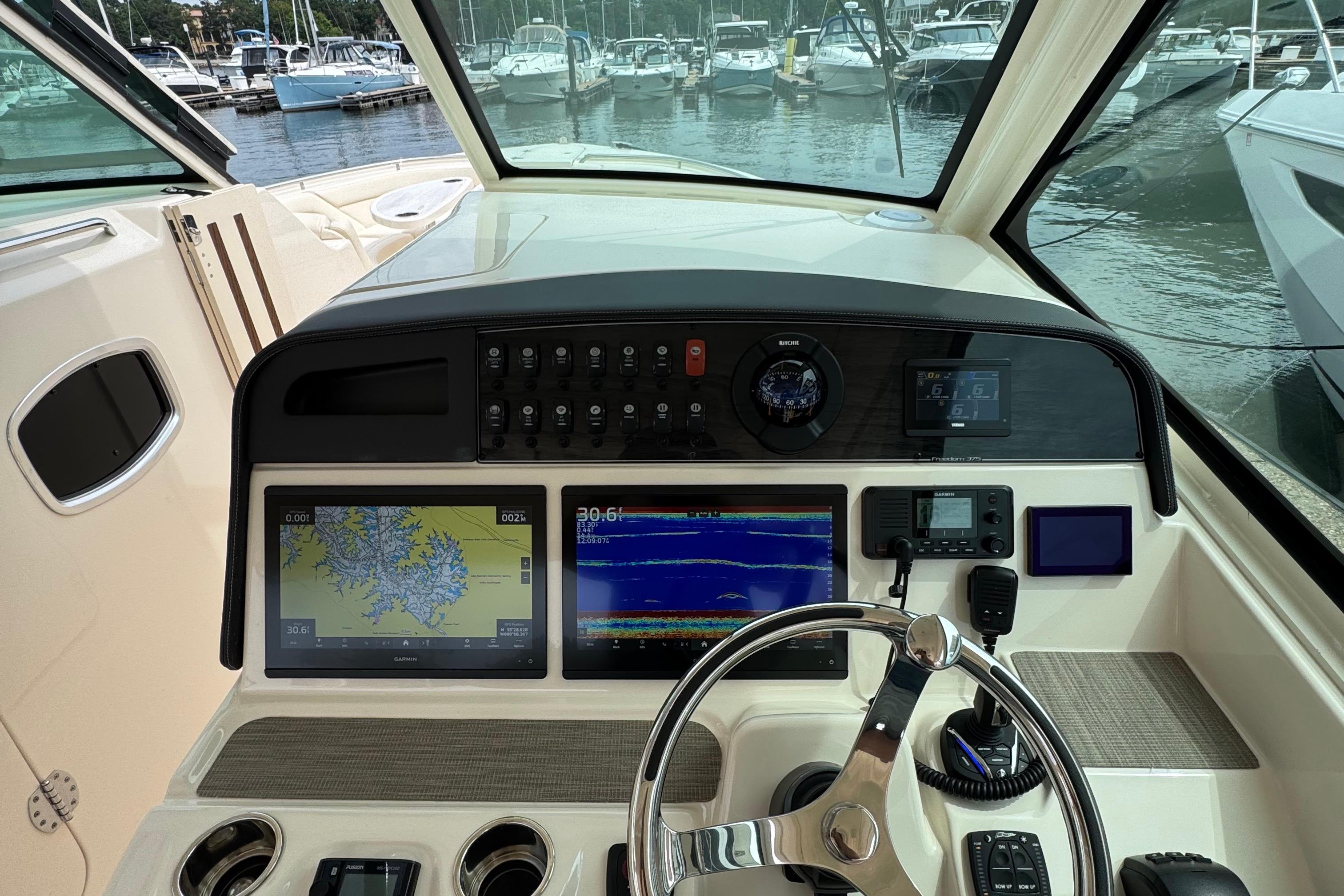 2023 Grady-White Freedom 375 - Image 7