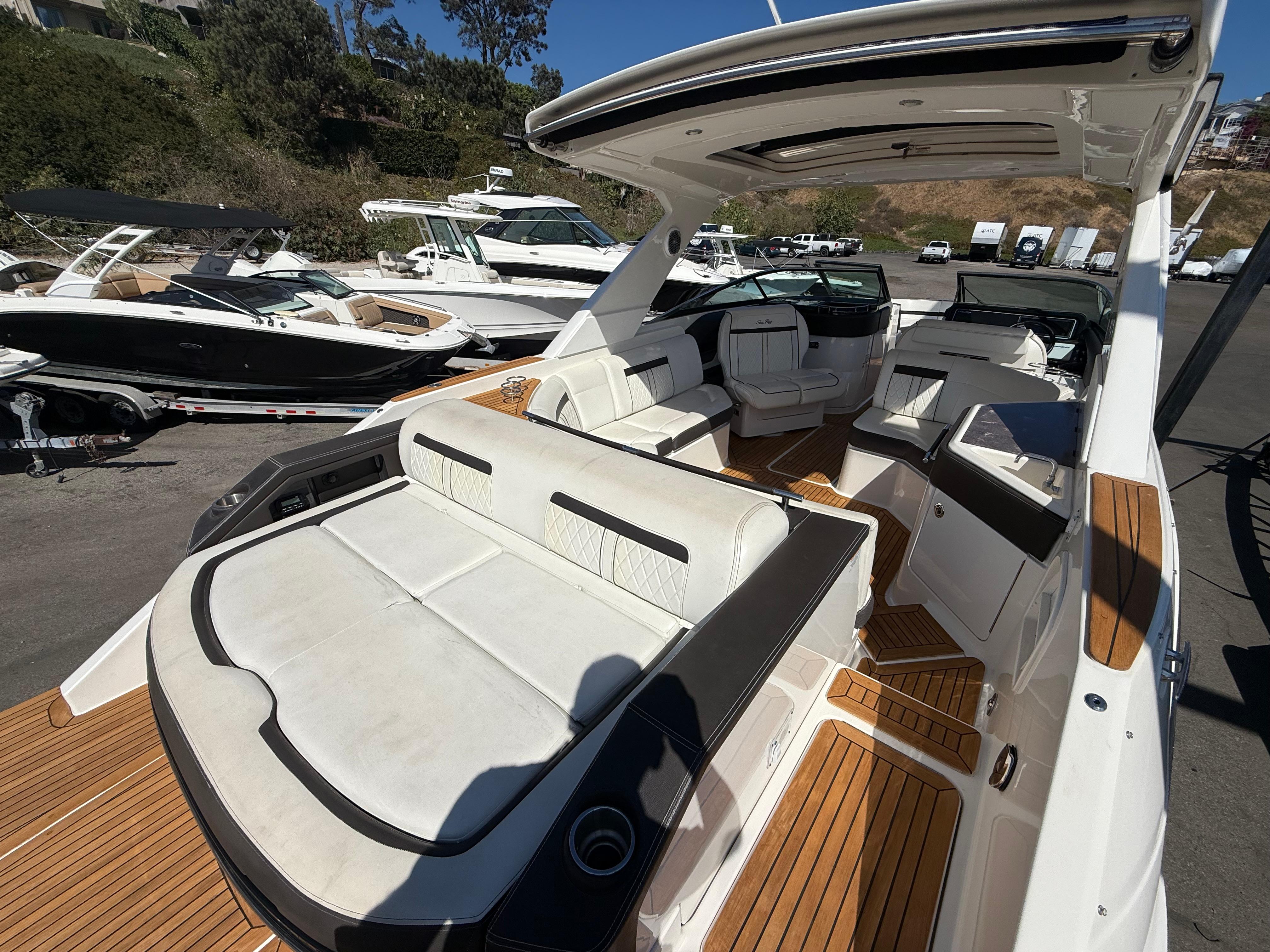 2018 Sea Ray SLX 310 #TMB2014 inventory image at Sun Country Marine Group, Newport Beach 2018 Sea Ray SLX 310 #TMB2014 inventory image at Sun Country Marine Group, Newport Beach