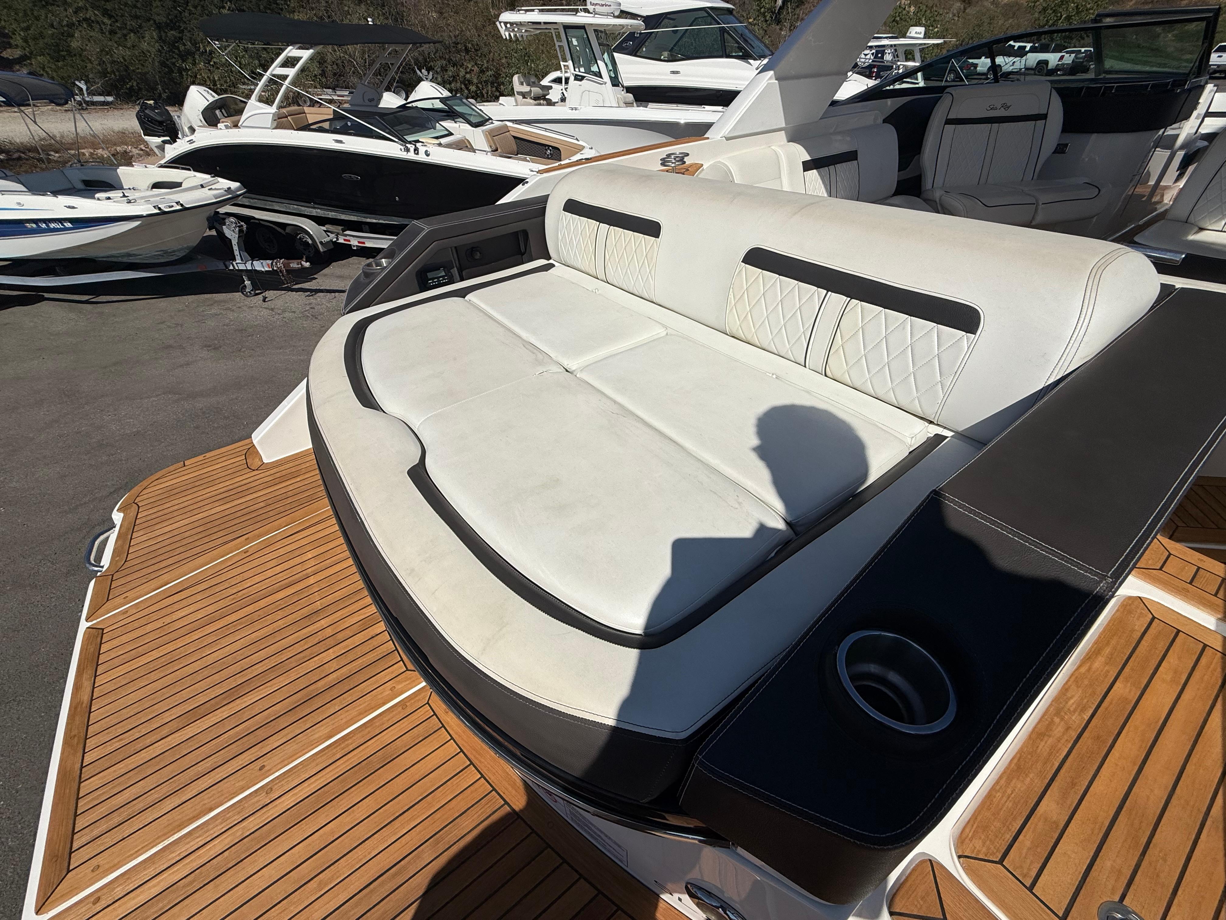 2018 Sea Ray SLX 310 #TMB2014 inventory image at Sun Country Marine Group, Newport Beach 2018 Sea Ray SLX 310 #TMB2014 inventory image at Sun Country Marine Group, Newport Beach