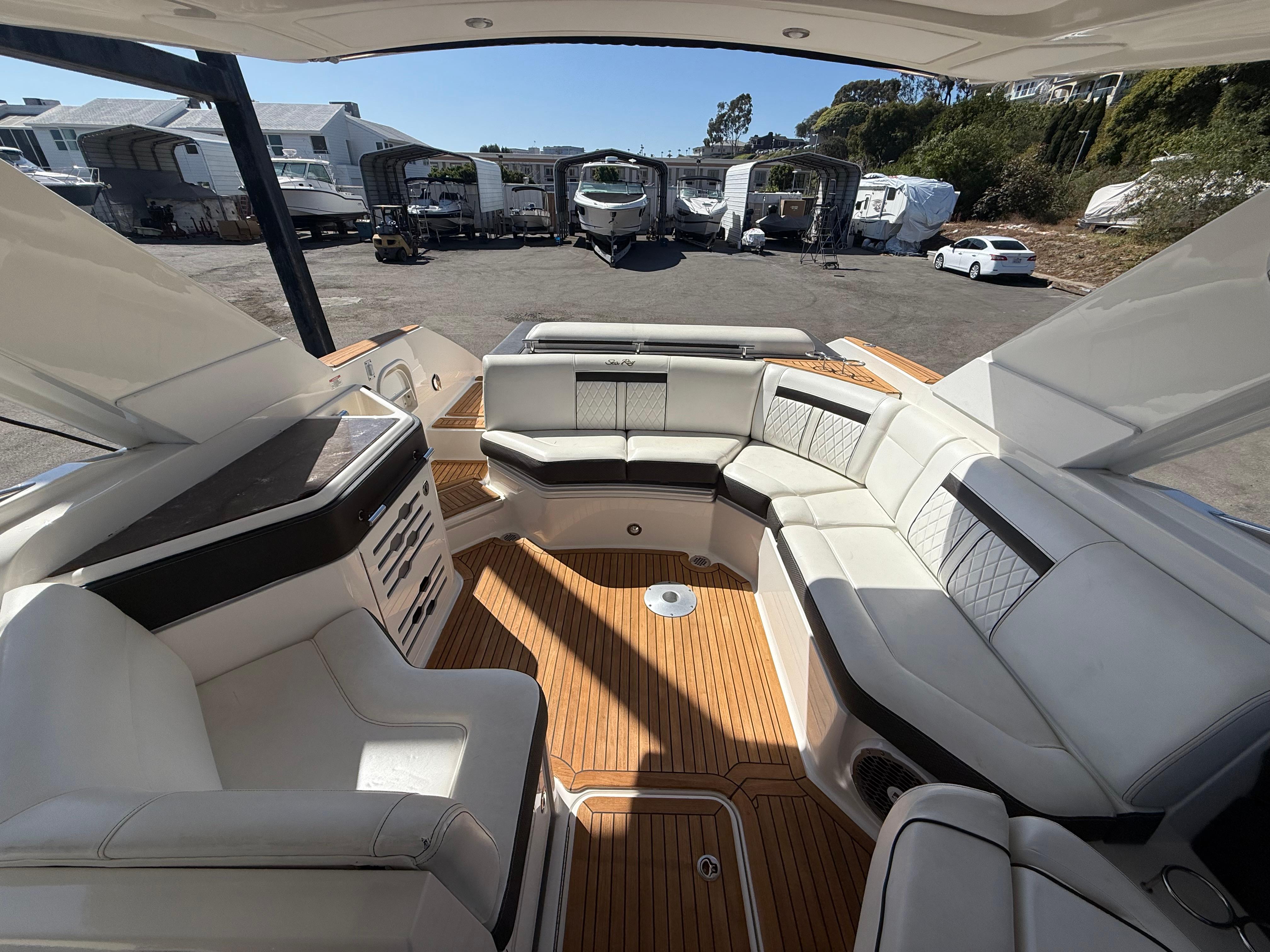 2018 Sea Ray SLX 310 #TMB2014 inventory image at Sun Country Marine Group, Newport Beach 2018 Sea Ray SLX 310 #TMB2014 inventory image at Sun Country Marine Group, Newport Beach